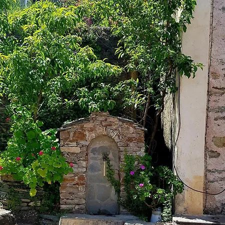 Maison De Village Avec Terrasse Ombragee Casa vacanze *